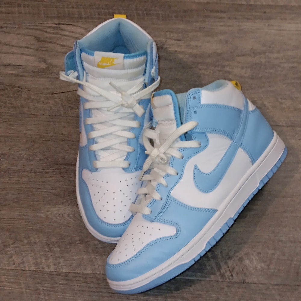 Nike High-Top Dunks in Light Blue and White. Size 9mens - Picture 2 of 6